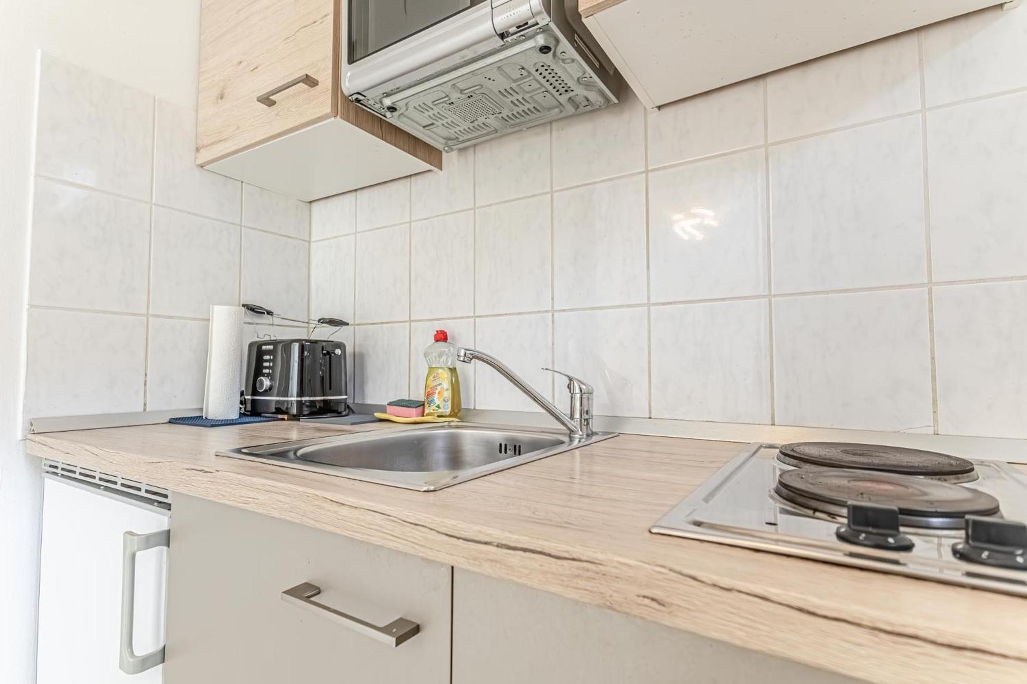 Ferienwohnung City Vibes: 1Br Apt, 10 Min To Westbahnhof Wien Exterior foto