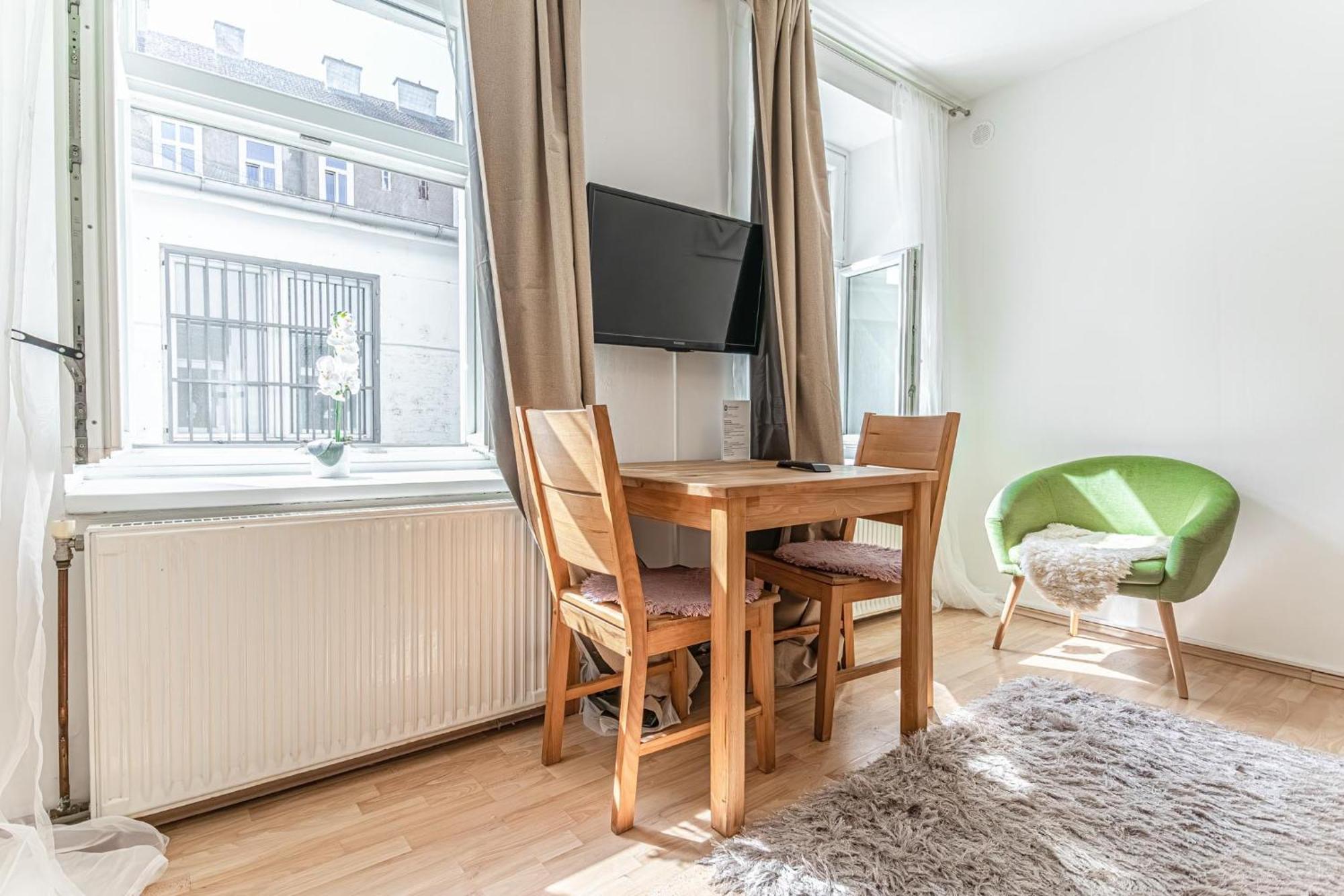 Ferienwohnung City Vibes: 1Br Apt, 10 Min To Westbahnhof Wien Exterior foto